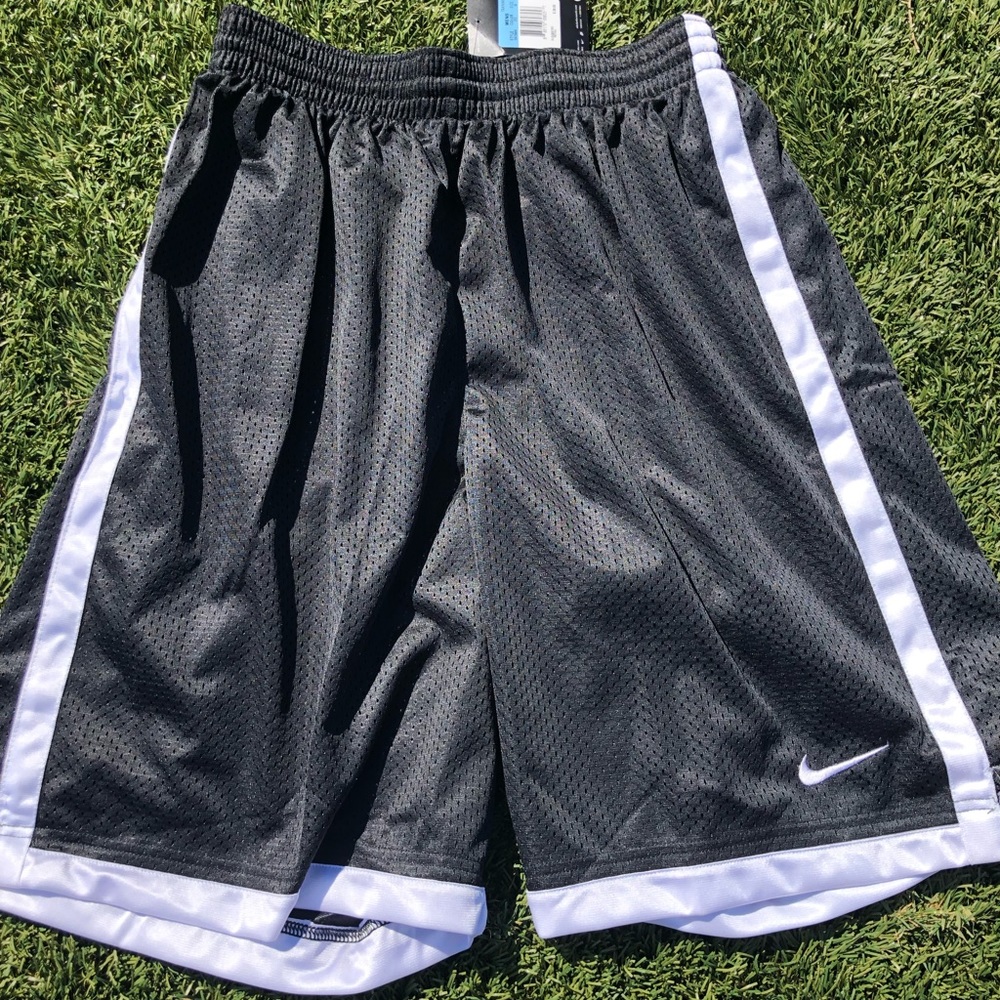 NWT Nike Hustle Training shorts Black/White size Medium